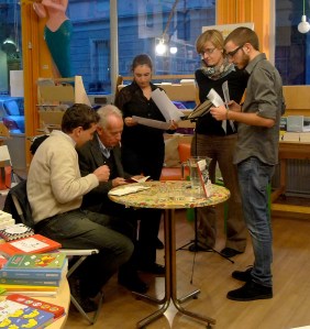 gli ultimi ritocchi prima del reading di Elisabetta e Simone.