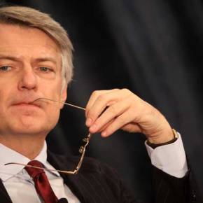 Il passaggio della Stampa a Repubblica. De Bortoli: “Quale sarà il prezzo per l’occupazione?” Il silenzio dell’opinione pubblica. “Se l’avesse fatto Berlusconi la gente sarebbe scesa in&nbsp;piazza”