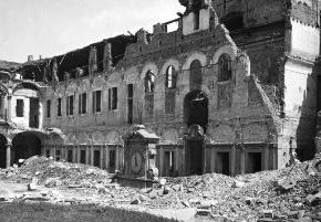 Caro presidente Berlusconi, mi spiace che lei sia malato, ma domani Il Giornale regala il Mein Kampf. Dica a suo fratello che è una&nbsp;cazzata