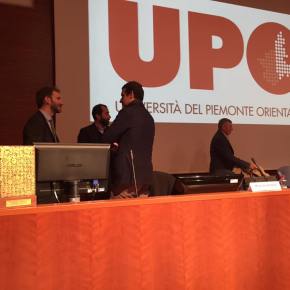 A Novara Davide Casaleggio tiene una lezione ad un corso di aggiornamento per giornalisti. Ma si rifiuta di rispondere alle domande di un&nbsp;cronista