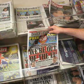 Gli utenti della rete impiegano 30 secondi per leggere un quotidiano online. I lettori delle edizioni in carta 40 minuti. Inchiesta in Gran&nbsp;Bretagna