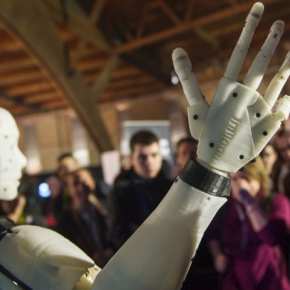 Scrive 850 articoli in un anno e lavora come 4 giornalisti. Ecco Heliograf, il reporter-robot del Washington&nbsp;Post