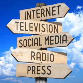 Rapporto Censis. I giovani che in Italia leggono un quotidiano sono il 5,6%. In 15 anni più che dimezzate le copie vendute in edicola. Prima fonte d’informazione la tv, poi&nbsp;internet