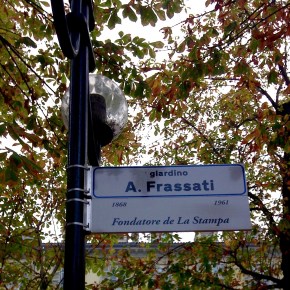 Il cambio di proprietà a La Stampa nel colophon di oggi. Quinto editore in 150 anni di storia. Bersezio, Roux, Frassati, Agnelli, De&nbsp;Benedetti