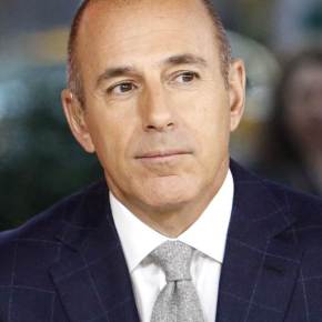 “Abbracciatevi, ma non toccatevi con il corpo”. Altrimenti è una molestia. L’invito a denunciare i colleghi che hanno una tresca in redazione. Nbc News detta le regole ai suoi&nbsp;giornalisti