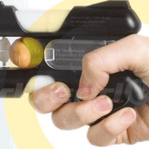 Pistola al peperoncino di Cayenna se compri Libero. Il colpo in canna provoca tosse, spasmi e&nbsp;lacrimazione