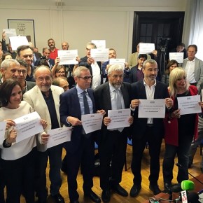 Giù le mani dall’informazione. Flash mob di giornalisti e cittadini il 13 novembre in tutta Italia. Torino, piazza Castello, davanti alla&nbsp;Prefettura