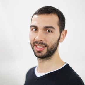 L’ultima fake del gosthwriter di Beppe Grillo: “La Stampa, quotidiano degli Agnelli, tende trappole a Mattarella”