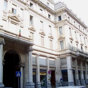 La crisi de Il Giornale. Stipendi decurtati, zero piani d’investimenti. Il quotidiano dei Berlusconi vacilla. Ma i giornalisti non ci&nbsp;stanno