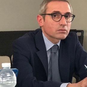 Vacanze finite. Ma non per tutti. Vito Crimi potrebbe prolungarle, se perde la delega all’editoria. Chi al suo&nbsp;posto?