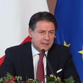 Conte ai giornalisti, il premier&nbsp;Nulla