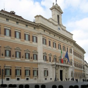 Il patibolo dei social è pronto. Attesa per i nomi dei 5 onorevoli furbetti di Montecitorio. Perché i giornali non li&nbsp;pubblicano?
