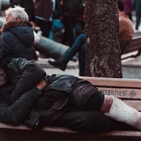 Nel 2032 l’Italia avrà 100 miliardi di debiti in più nel bilancio, non sarà sufficiente una intera generazione per tornare al pre Covid. Chi&nbsp;pagherà?