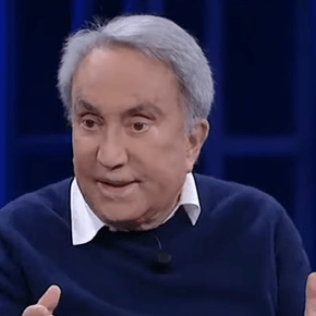 Contrordine compagni: “Mediaset non chiude i Tg e  non licenzia i giornalisti”. Ma a Cologno sono in molti a non crederci.  Emilio Fede inferocito: “L’informazione presa a calci nel sedere. Io  sarei sceso in&nbsp;piazza!”