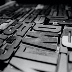 Spogliarello in cambio di articolo. Ordine dei giornalisti della Lombardia: “La Procura&nbsp;indaghi”