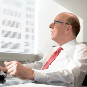 Il miliardario canadese Stephen Smith diventa socio di John Elkann nell’Economist. Acquistata la quota del 26,9% di proprietà dei&nbsp;Rothschild