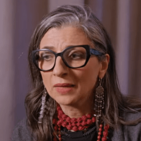 La Banca Mondiale licenzia il marito per “incitamento all’antisemitismo” e Francesca  Abanese perde la testa: “Sono dei&nbsp;vili”